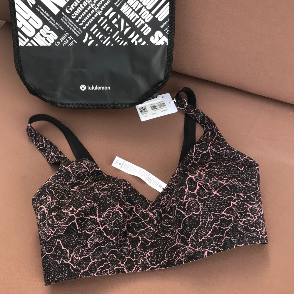 Lululemon Like Nothing Bra and Reusable Bag
